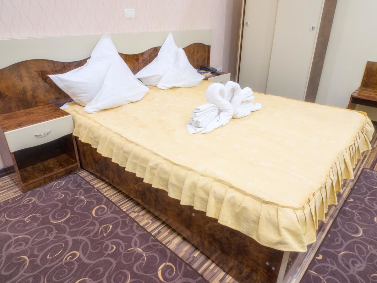 Отель Hotel Emi Mihail Kogălniceanu-24