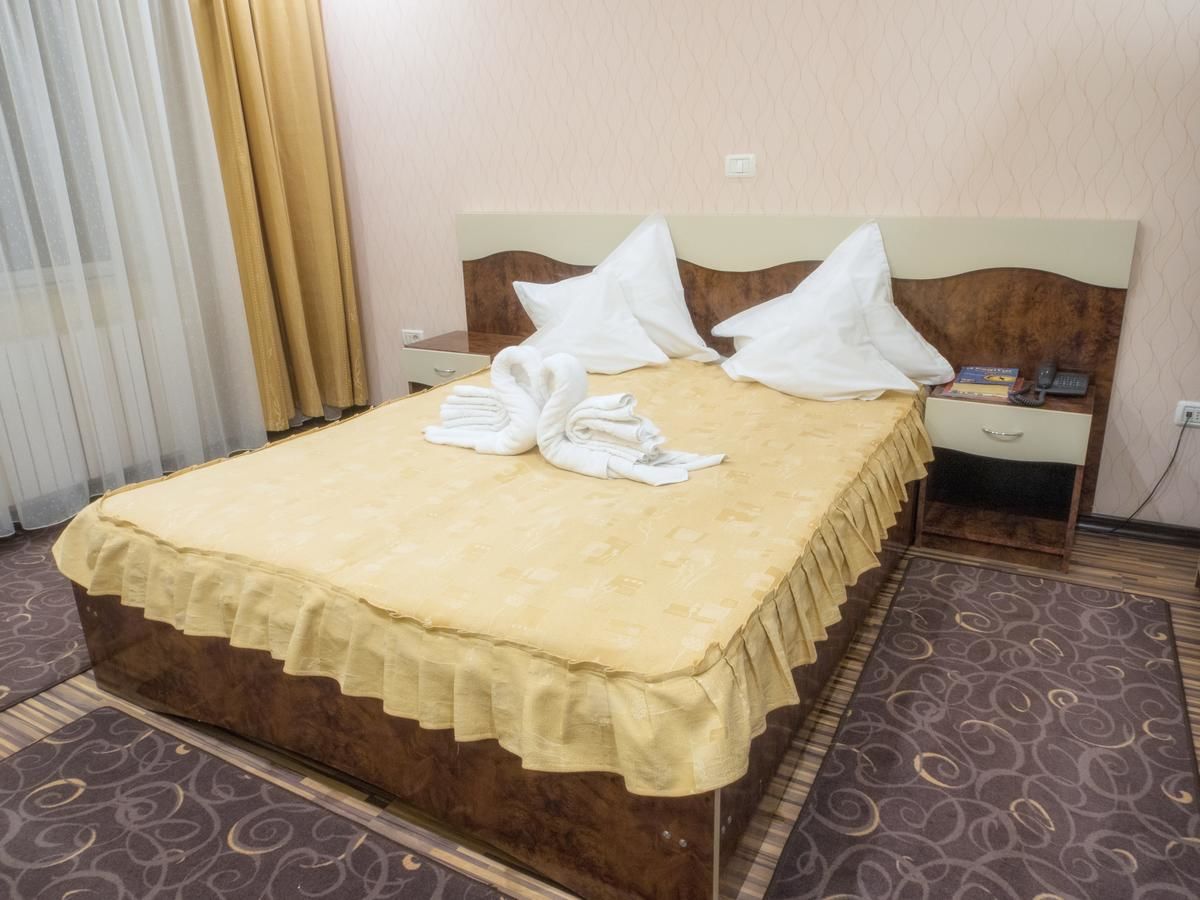 Отель Hotel Emi Mihail Kogălniceanu-8