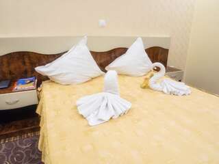 Отель Hotel Emi Mihail Kogălniceanu Стандартный двухместный номер с 2 отдельными кроватями-2